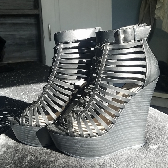 6 Inch Black Wedge - Picture 2 of 8